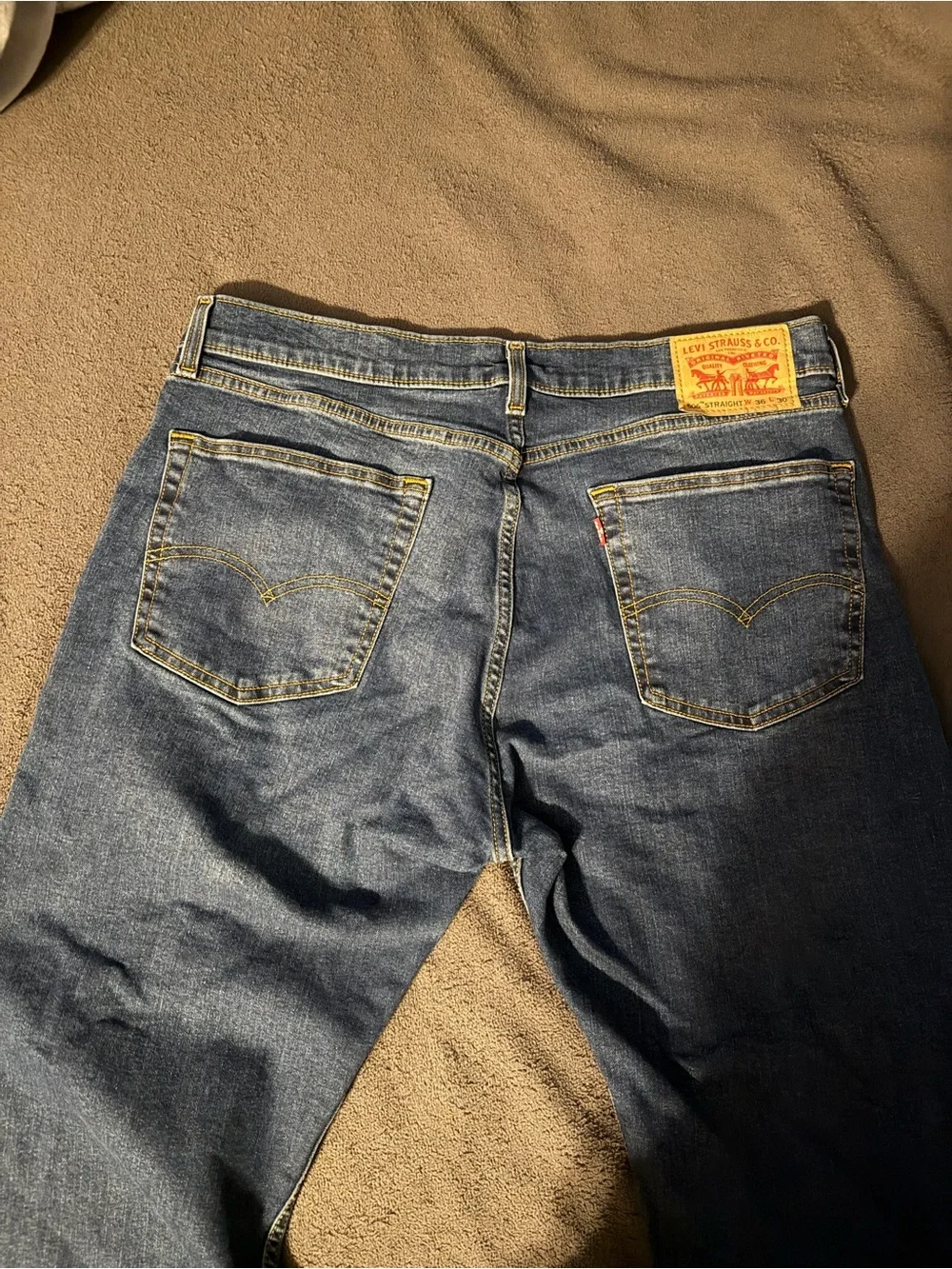 Levi's Straight Men's Jeans in Indigo Blue with Yellow Stitching